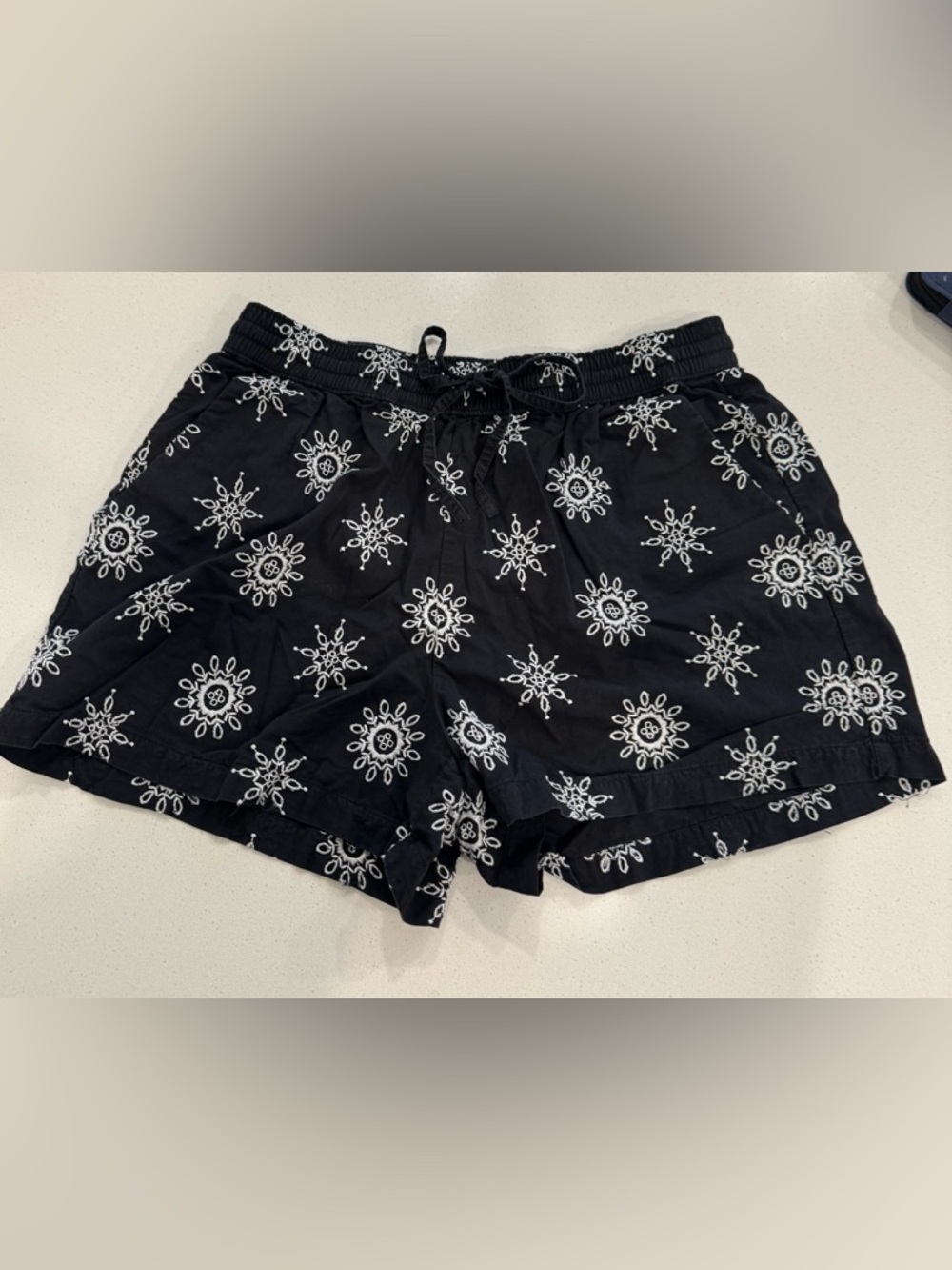 LOFT Breezy Shorts in Eyelet High-Rise Black/White Embroidered Large